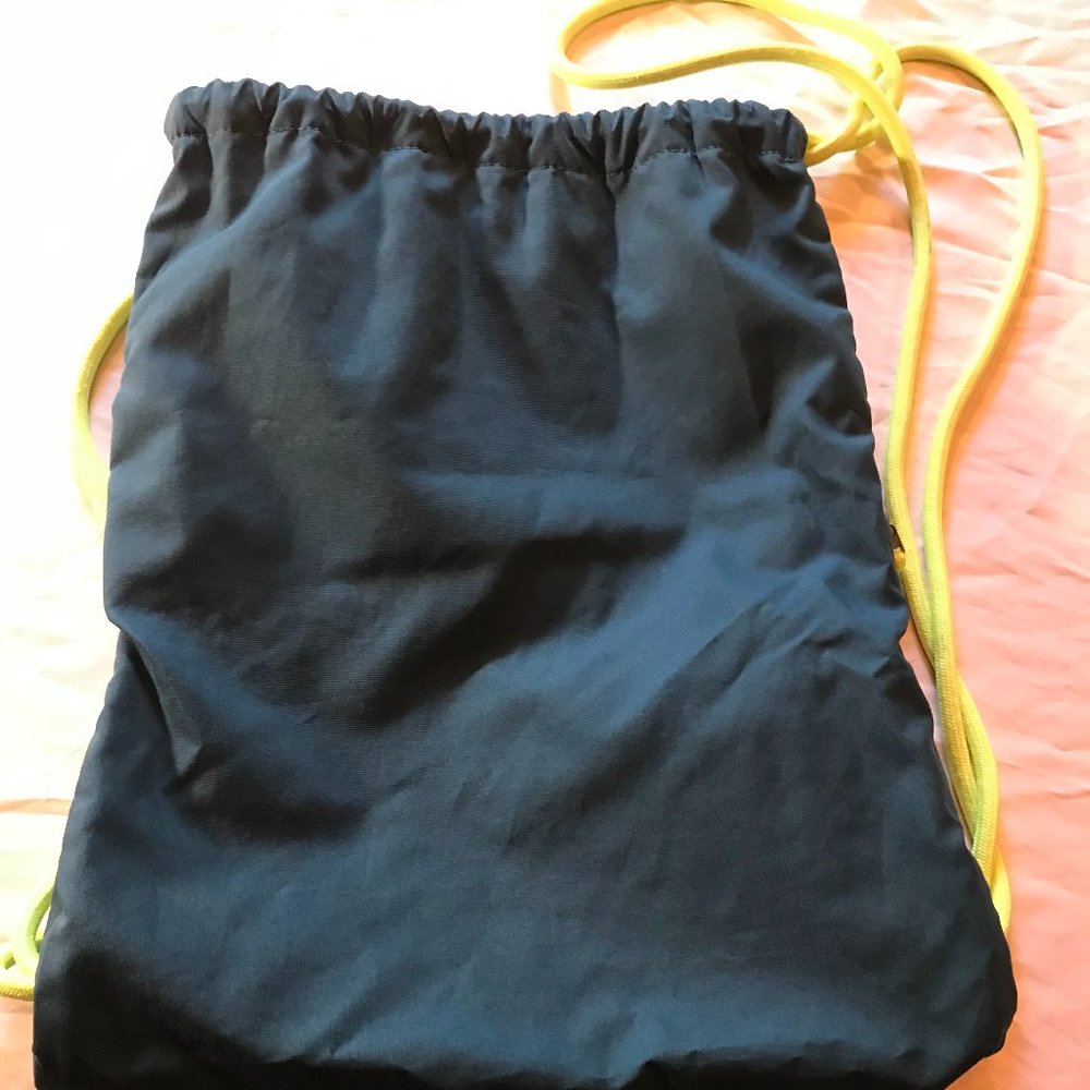 Nike Drawstring Back Bag With Unique Design - image 2